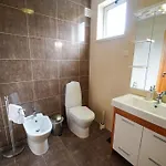 Dalila's House - Spacious And Comfortable 3-bedroom With Garage Апартаменты