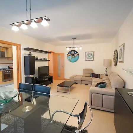 Апартаменты Dalila's House - Spacious And Comfortable 3-bedroom With Garage Назаре