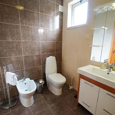 Dalila's House - Spacious And Comfortable 3-bedroom With Garage Διαμέρισμα